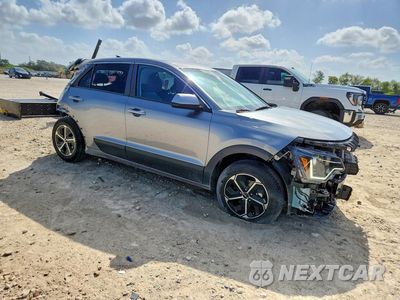 Czwarte zdjęcie samochodu z boku: 2026 KIA NIRO LX VIN:KNDCP3LE7T5342859 - miniatura
