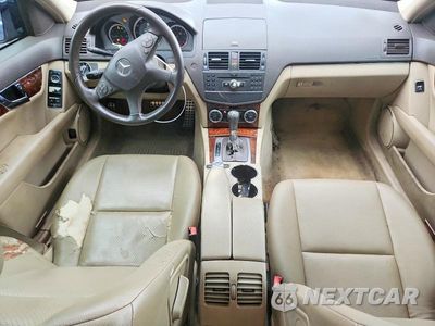 Zdjęcie 8 z 12 samochodu: 2011 MERCEDES-BENZ C 300 VIN:WDDGF5EB8BF632187 - miniatura