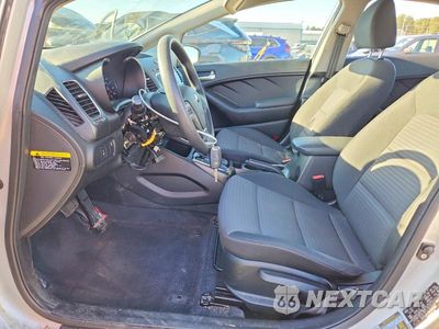 Zdjęcie 7 z 12 samochodu: 2017 KIA FORTE LX VIN:3KPFL4A78HE084950 - miniatura