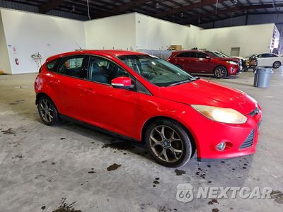 Czwarte zdjęcie samochodu z boku: 2013 FORD FOCUS SE VIN:1FADP3K29DL253826 - miniatura