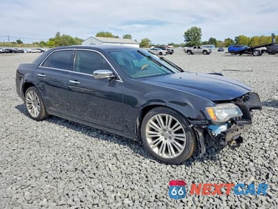 Czwarte zdjęcie samochodu z boku: 2014 CHRYSLER 300C VIN:2C3CCAEGXEH340036 - miniatura