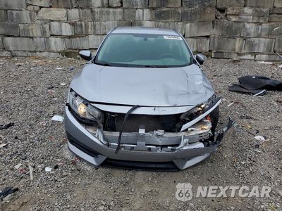 Piąte zdjęcie samochodu w środku: 2018 HONDA CIVIC LX VIN:19XFC2F54JE003783 - miniatura
