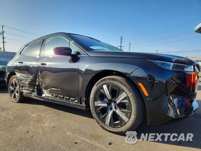 Czwarte zdjęcie samochodu z boku: 2025 BMW IX XDRIVE50 VIN:WB523CF00SCU20010 - miniatura