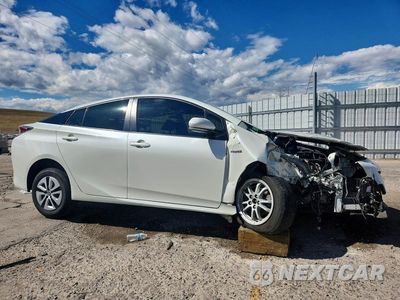 Czwarte zdjęcie samochodu z boku: 2018 TOYOTA PRIUS FOUR VIN:JTDKARFU7J3546671 - miniatura