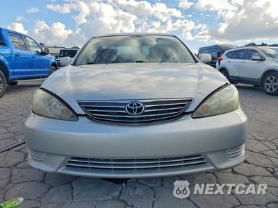 Piąte zdjęcie samochodu w środku: 2005 TOYOTA CAMRY LE VIN:4T1BE32K85U076894 - miniatura