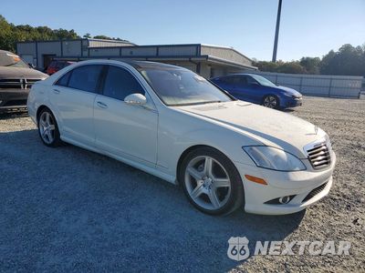 Czwarte zdjęcie samochodu z boku: 2009 MERCEDES-BENZ S 550 VIN:WDDNG71X79A271138 - miniatura