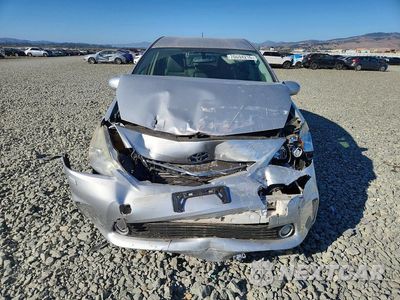 Piąte zdjęcie samochodu w środku: 2013 TOYOTA PRIUS V FIVE VIN:JTDZN3EU6D3223542 - miniatura