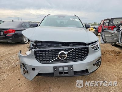 Piąte zdjęcie samochodu w środku: 2024 VOLVO XC40 PLUS VIN:YV4L12UL8R2280369 - miniatura