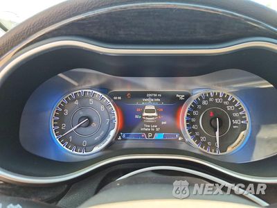 Zdjęcie 9 z 12 samochodu: 2015 CHRYSLER 200 C VIN:1C3CCCCB3FN509342 - miniatura