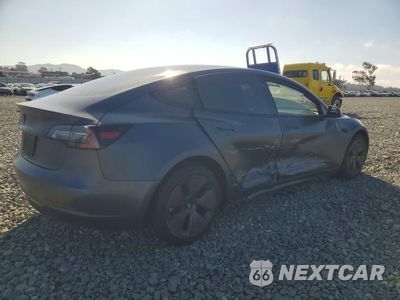 Trzecie zdjęcie samochodu z tyłu: 2022 TESLA MODEL 3 VIN:5YJ3E1EB8NF159971 - miniatura