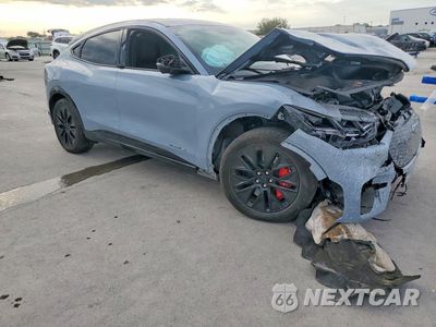 Czwarte zdjęcie samochodu z boku: 2025 FORD MUSTANG MACH-E PREMIUM VIN:3FMTK3SU0SMA22469 - miniatura
