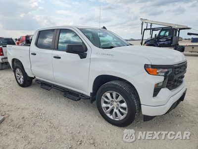 Czwarte zdjęcie samochodu z boku: 2022 CHEVROLET SILVERADO K1500 CUSTOM VIN:1GCPDBEK2NZ582291 - miniatura