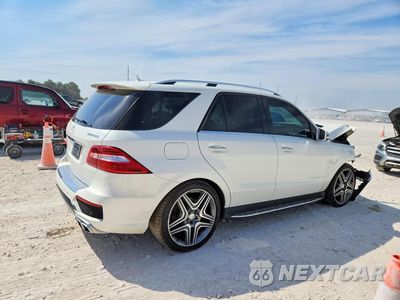 Trzecie zdjęcie samochodu z tyłu: 2015 MERCEDES-BENZ ML 63 AMG VIN:4JGDA7EB4FA551208 - miniatura