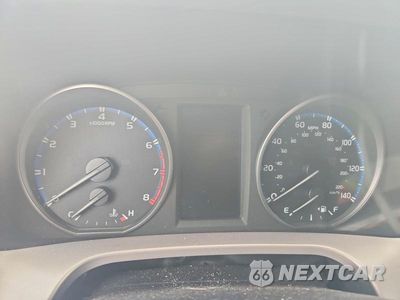 Zdjęcie 9 z 13 samochodu: 2017 TOYOTA RAV4 XLE VIN:JTMWFREV0HJ123899 - miniatura