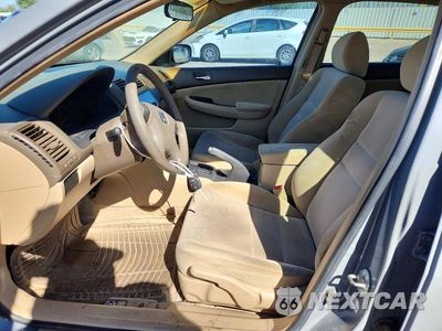 Zdjęcie 7 z 13 samochodu: 2004 HONDA ACCORD LX VIN:1HGCM56304A092888 - miniatura