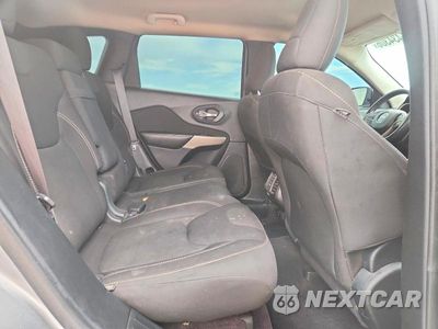 Zdjęcie 11 z 13 samochodu: 2017 JEEP CHEROKEE LATITUDE VIN:1C4PJMCS7HW656303 - miniatura