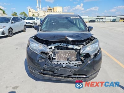 Piąte zdjęcie samochodu w środku: 2017 NISSAN VERSA NOTE SV VIN:3N1CE2CP5HL374205 - miniatura