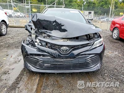 Piąte zdjęcie samochodu w środku: 2018 TOYOTA CAMRY LE VIN:4T1B11HK0JU578896 - miniatura