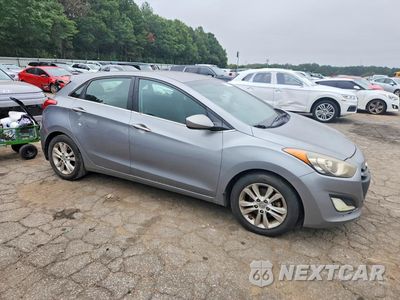 Czwarte zdjęcie samochodu z boku: 2013 HYUNDAI ELANTRA GT BASE VIN:KMHD35LE7DU109918 - miniatura
