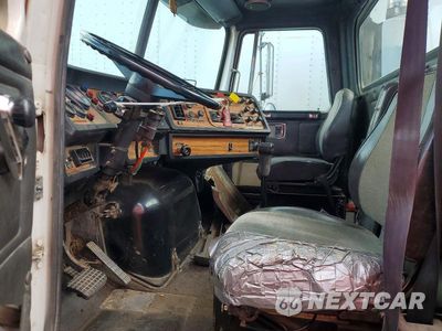 Zdjęcie 7 z 13 samochodu: 1989 WHITE/GMC AERO WCA VIN:4V1VDBME5KN611290 - miniatura