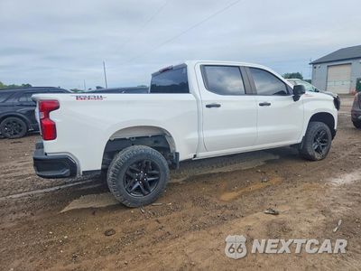 Trzecie zdjęcie samochodu z tyłu: 2021 CHEVROLET SILVERADO K1500 TRAIL BOSS CUSTOM VIN:1GCPYCEFXMZ272546 - miniatura
