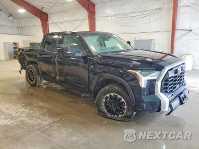 Czwarte zdjęcie samochodu z boku: 2023 TOYOTA TUNDRA SR5 VIN:5TFLA5DB4PX077782 - miniatura