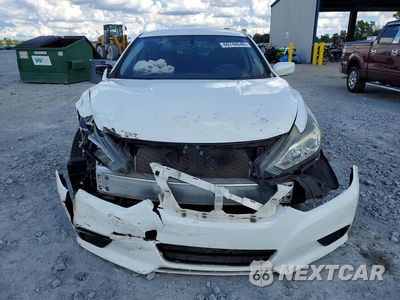 Piąte zdjęcie samochodu w środku: 2018 NISSAN ALTIMA 2.5 S VIN:1N4AL3APXJC223807 - miniatura