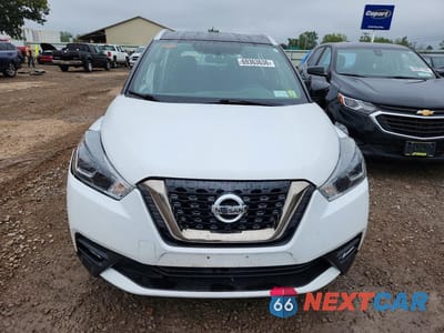 Piąte zdjęcie samochodu w środku: 2019 NISSAN KICKS SR VIN:3N1CP5CU0KL528795 - miniatura
