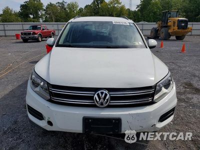 Piąte zdjęcie samochodu w środku: 2017 VOLKSWAGEN TIGUAN S VIN:WVGBV7AX4HW501699 - miniatura