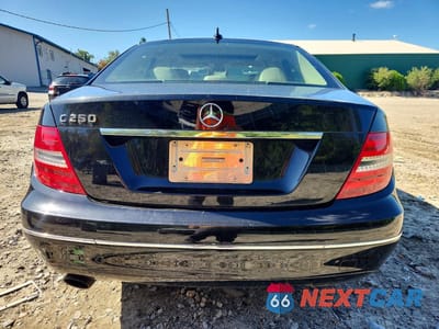 Zdjęcie 6 z 12 samochodu: 2012 MERCEDES-BENZ C 250 VIN:WDDGF4HB5CR216667 - miniatura