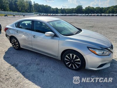 Czwarte zdjęcie samochodu z boku: 2018 NISSAN ALTIMA 2.5 SV VIN:1N4AL3APXJC203217 - miniatura