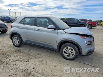 Czwarte zdjęcie samochodu z boku: 2021 HYUNDAI VENUE SE VIN:KMHRB8A37MU066743 - miniatura