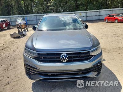 Piąte zdjęcie samochodu w środku: 2023 VOLKSWAGEN TIGUAN SE R-LINE BLACK VIN:3VVCB7AX6PM132717 - miniatura