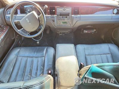 Zdjęcie 8 z 13 samochodu: 2008 LINCOLN TOWN CAR EXECUTIVE VIN:2L1FM88W88X634401 - miniatura
