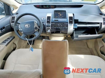 Zdjęcie 8 z 14 samochodu: 2005 TOYOTA PRIUS BASE VIN:JTDKB20U257046879 - miniatura