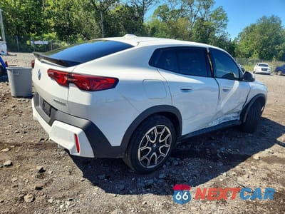 Trzecie zdjęcie samochodu z tyłu: 2026 BMW X2 XDRIVE28I VIN:WBX63GM0XT5697546 - miniatura