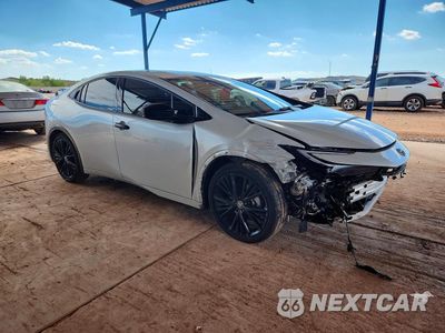 Czwarte zdjęcie samochodu z boku: 2026 TOYOTA PRIUS PLUG-IN HYBRID NIGHTSHADE VIN:JTDACACUXT3076697 - miniatura