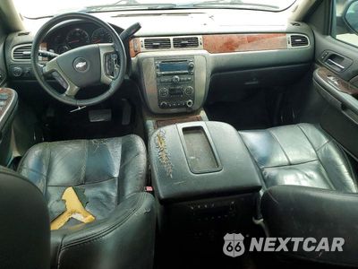 Zdjęcie 8 z 13 samochodu: 2013 CHEVROLET SUBURBAN C1500 LT VIN:1GNSCJE08DR317550 - miniatura