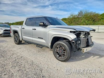 Czwarte zdjęcie samochodu z boku: 2022 TOYOTA TUNDRA SR5 VIN:5TFLA5DB9NX026890 - miniatura