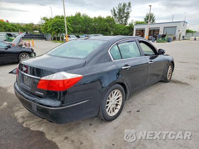 Trzecie zdjęcie samochodu z tyłu: 2011 HYUNDAI GENESIS 3.8L VIN:KMHGC4DE4BU138506 - miniatura