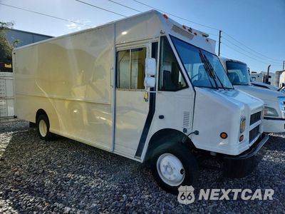 Czwarte zdjęcie samochodu z boku: 2002 FREIGHTLINER MT45 CHASSIS DELIVERY TRUCK VIN:4UZAANBW22CK57173 - miniatura