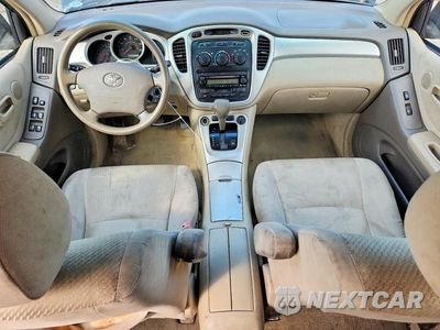 Zdjęcie 8 z 13 samochodu: 2005 TOYOTA HIGHLANDER BASE VIN:JTEGP21A950061086 - miniatura