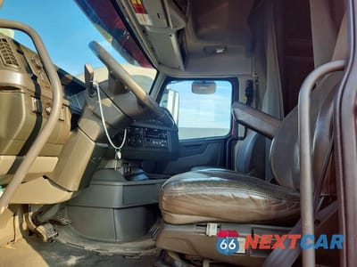 Zdjęcie 7 z 14 samochodu: 2019 VOLVO VN VNL - SEMI TRUCK VIN:4V4NC9EH7KN236476 - miniatura