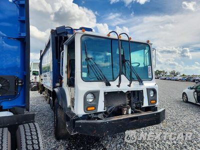 Czwarte zdjęcie samochodu z boku: 2010 MACK MRU600 REFUSE TRUCK VIN:1M2AV02CXAM005600 - miniatura