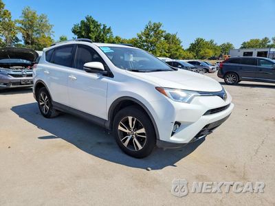 Czwarte zdjęcie samochodu z boku: 2017 TOYOTA RAV4 XLE VIN:JTMWFREV3HJ118079 - miniatura