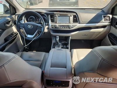 Zdjęcie 8 z 13 samochodu: 2017 TOYOTA HIGHLANDER XLE VIN:5TDJZRFHXHS476311 - miniatura