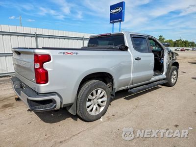 Trzecie zdjęcie samochodu z tyłu: 2021 CHEVROLET SILVERADO K1500 CUSTOM VIN:1GCPYBEH4MZ100041 - miniatura