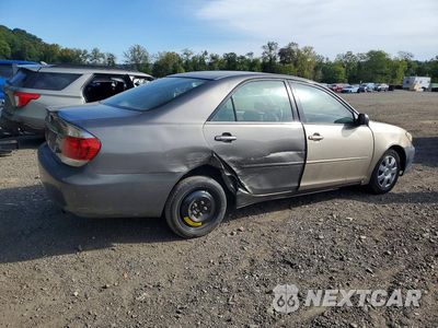 Trzecie zdjęcie samochodu z tyłu: 2005 TOYOTA CAMRY LE VIN:4T1BE32KX5U570044 - miniatura