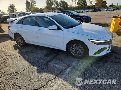 Czwarte zdjęcie samochodu z boku: 2024 HYUNDAI ELANTRA SEL VIN:KMHLM4DG7RU747029 - miniatura
