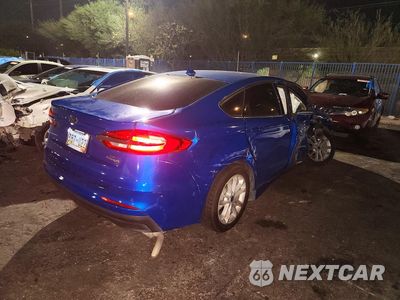 Trzecie zdjęcie samochodu z tyłu: 2019 FORD FUSION SE VIN:3FA6P0LU4KR104469 - miniatura